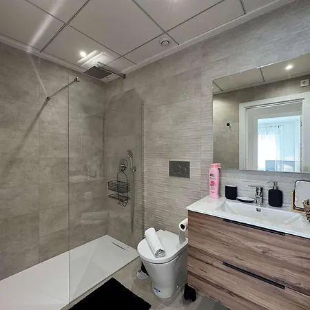 2-bed Garage Apartamento *